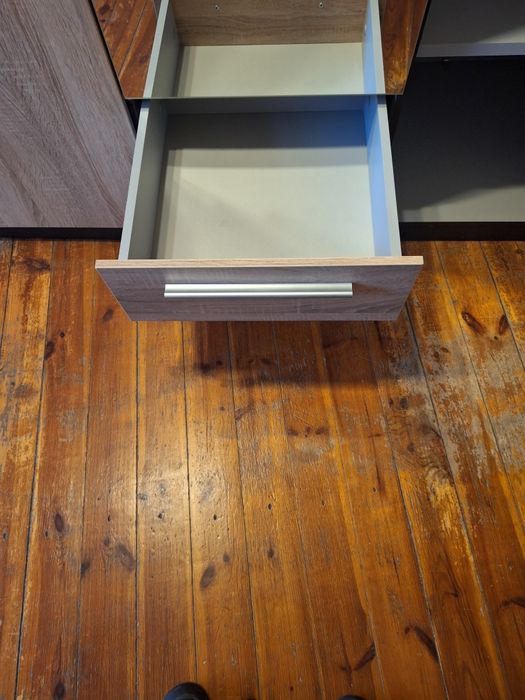 szafa trzydrzwiowa z lustrem 150 cm