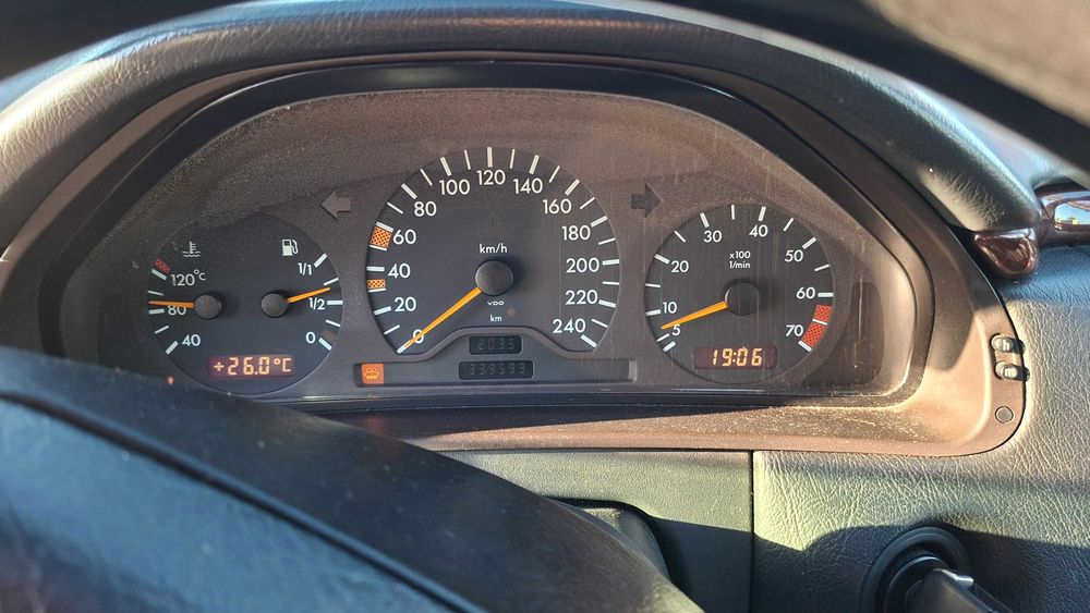 Mercedes E200 W210