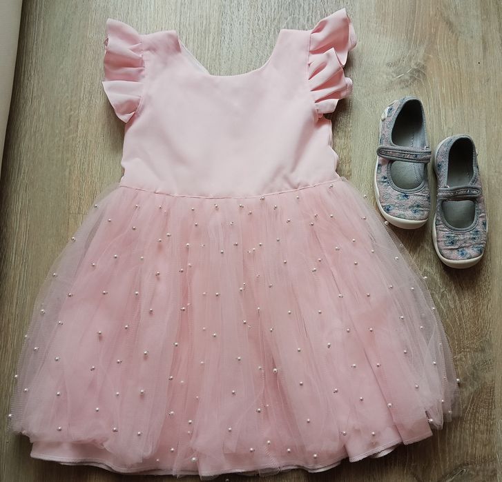 2 Sukienki, spódnica i rajstopy  rozm 104-110 cm