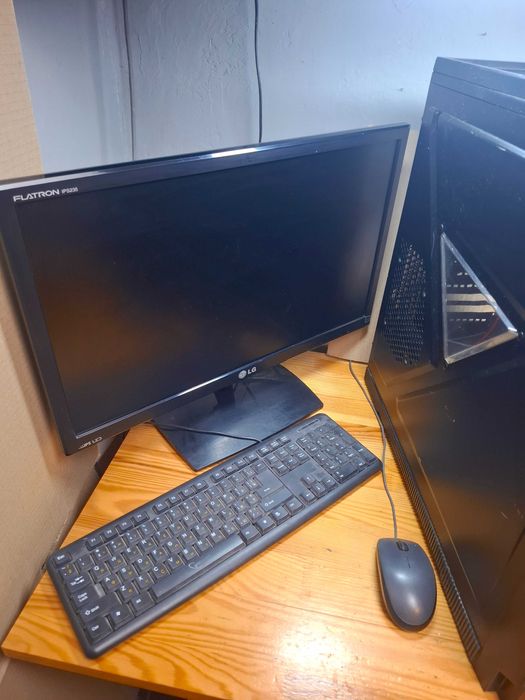 Компьютер системный блок 6 ядер в комп монитор клавиатура мышь колонки