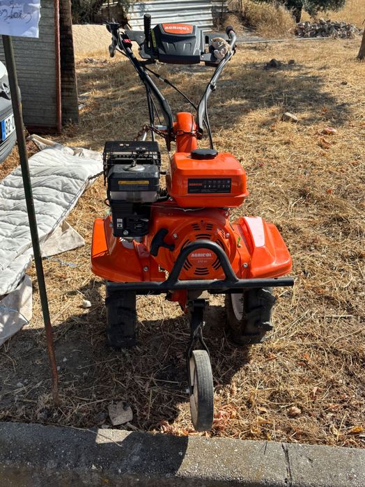 Moto enchada semi nova