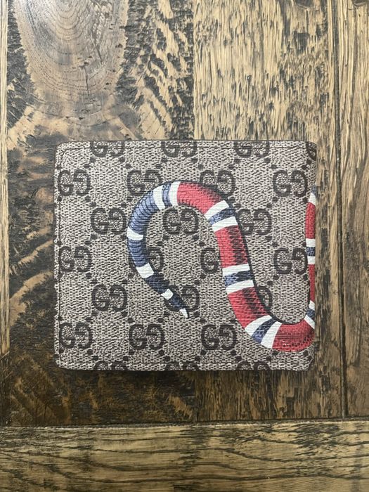 Carteira Gucci GG Supreme com Estampa de Cobra –m