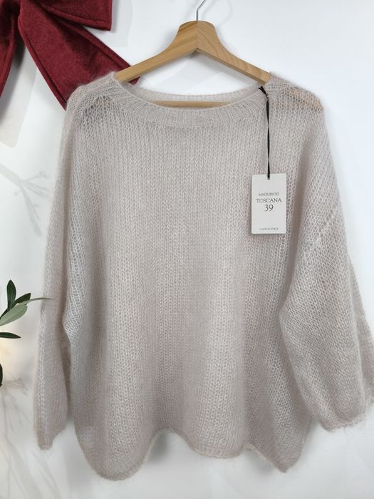 Delikatny beżowy sweter mgiełka cienki wiosenny kid moher boxy uniwers