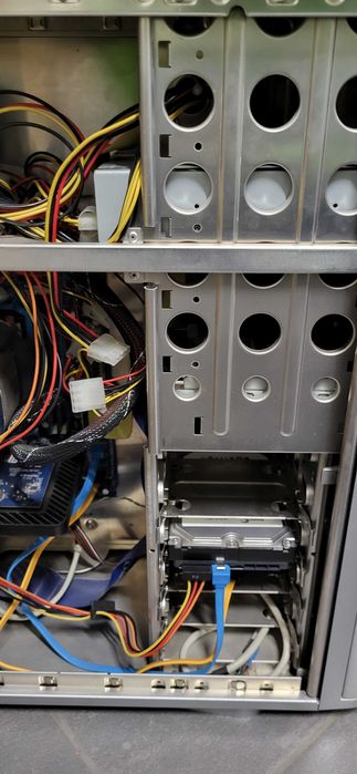 Komputer PC - odjazdowa obudowa alu