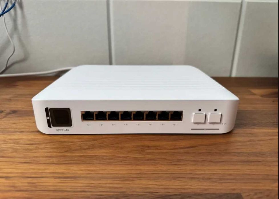 Ubiquiti Switch USW-Pro-8-PoE (120W)