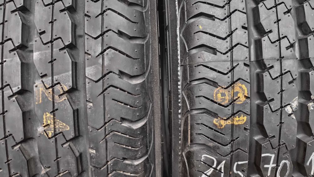 Шини 215/70R15C. Pirelli. Michelin с