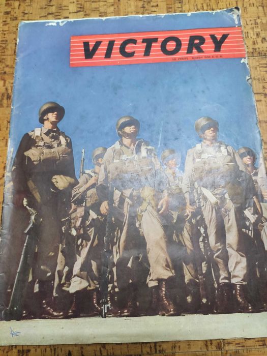 18 Revistas "Guerra Ilustrada" contemporâneas da Segunda Guerra