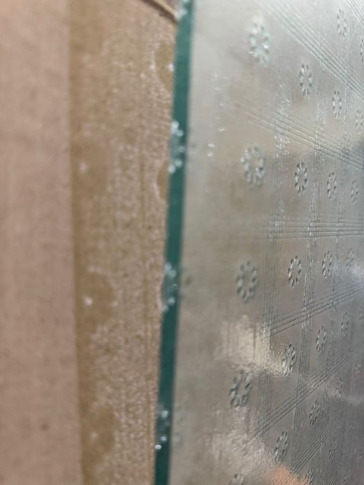 Стекло рифленое узорчатое