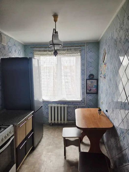 Продам 4к квартиру, косметичний ремонт, вул.Янтарна Лівий берег