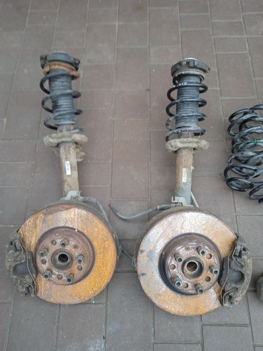 Цапфа поворотній кулак стойки VAG Volkswagen Passat B6 B7 Пассат б6