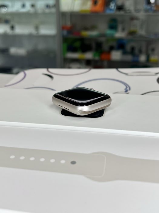 Apple Watch SE 2 44mm Satrlight як нові