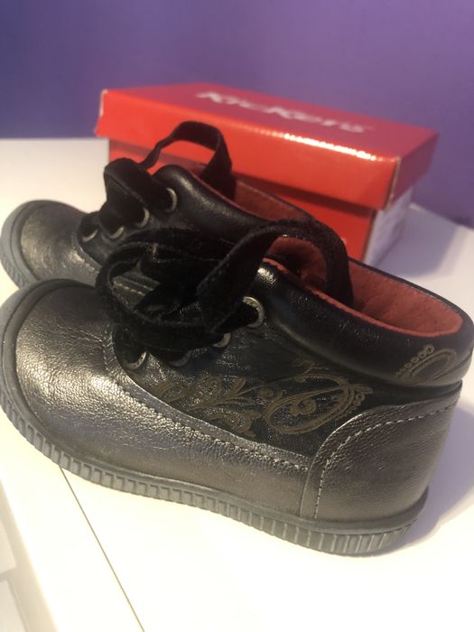 Buty KicKers, 22