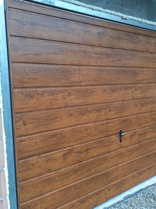 Brama Garażowa dwuskrzydłowa brama garażowa uchylna