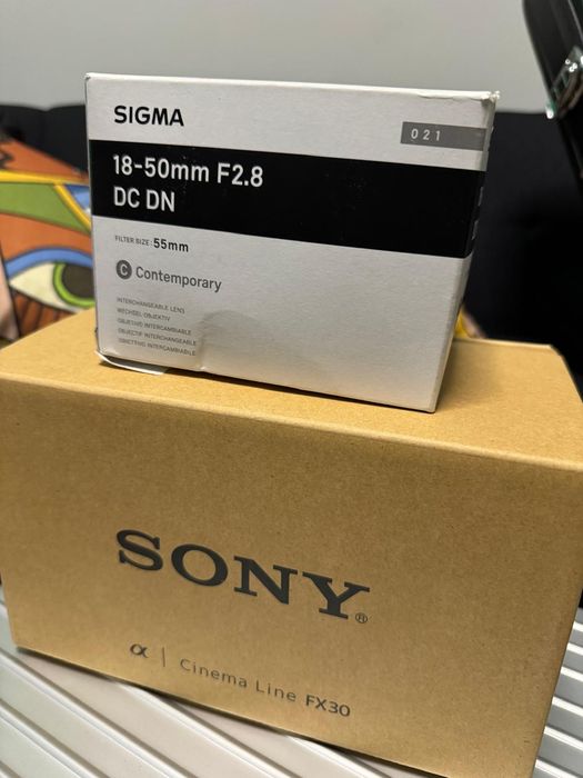 Sony FX30 + Sigma 18–50mm f/2.8 | Como novas | Caixas originais