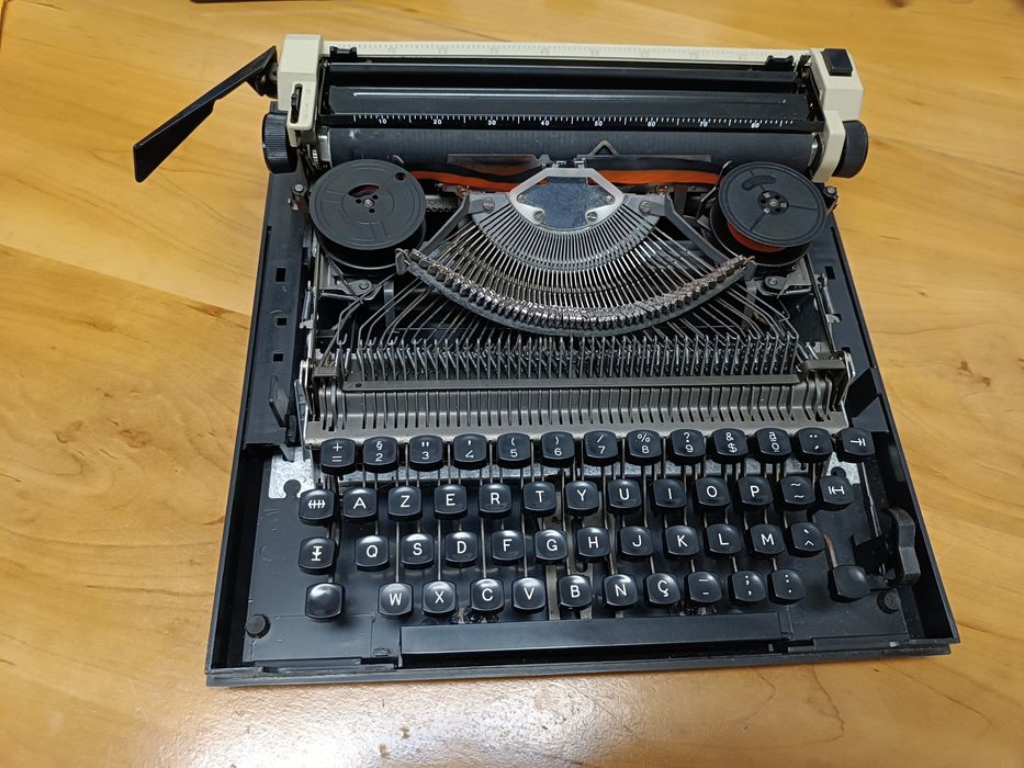 Máquina de escrever Rover 3000