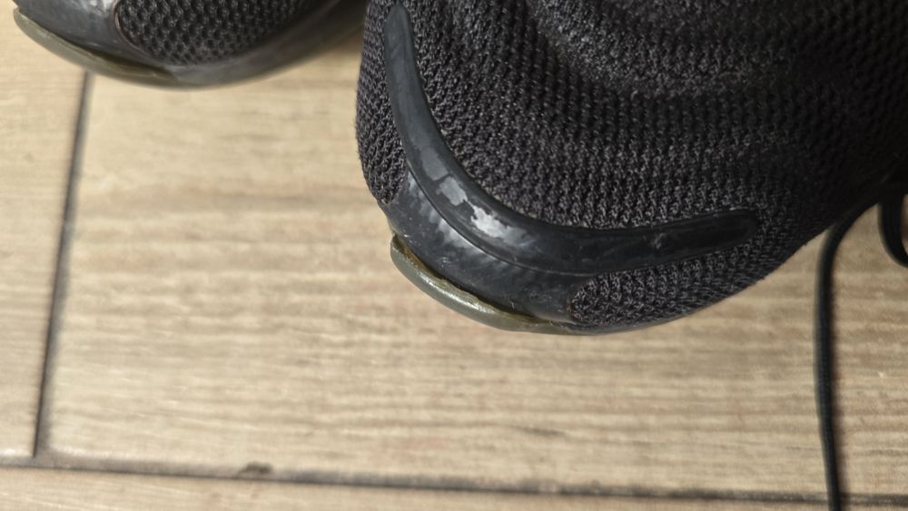 Nike Air Max 720 Tam 39 (Pretos - Para Restauro)