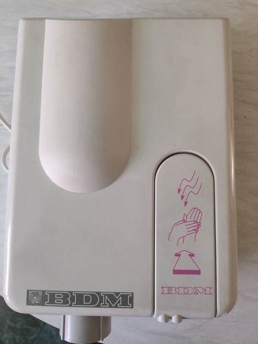 Automatyczna suszarka do rąk BDM