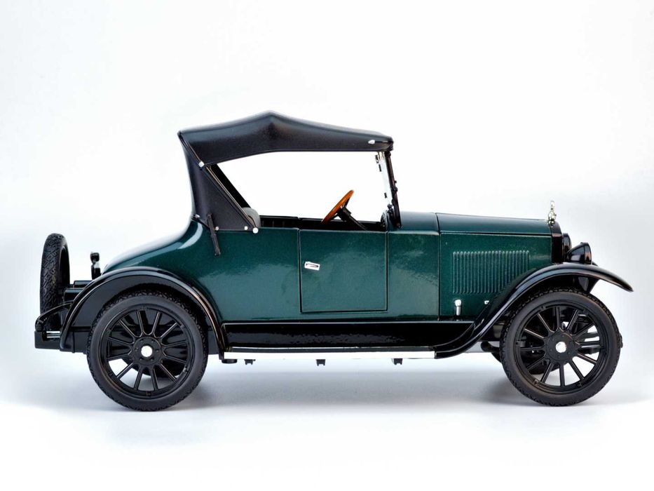 Колекційна модель Signature Models 1920 Cleveland Roadster (1:18), зелена