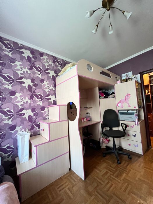 кровать чердак со столом и шкафом для девочки