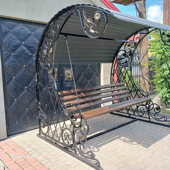Качеля  кована, гойдалка.