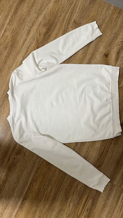 Продам білий світшот від бренду Nike розмір x-164.     БУ