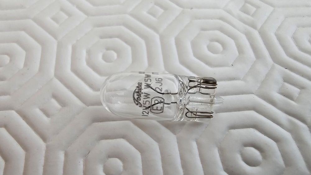 Lâmpadas W5W (T10) Halogéneo Toshiba – Novas 3W/5W/8W