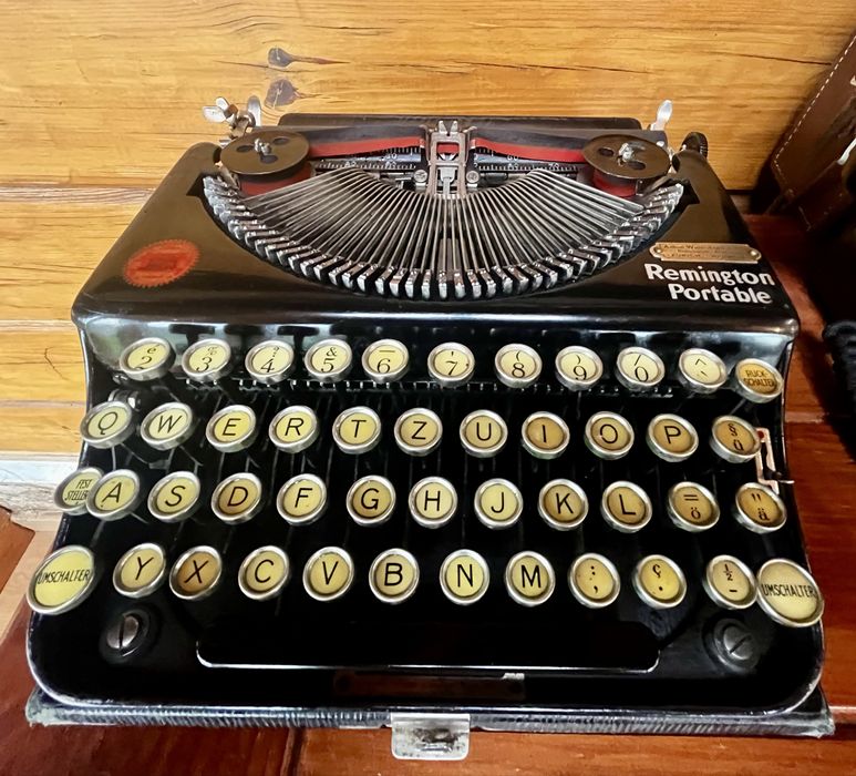 Antiga maquina de escrever Remingon Portable 1923