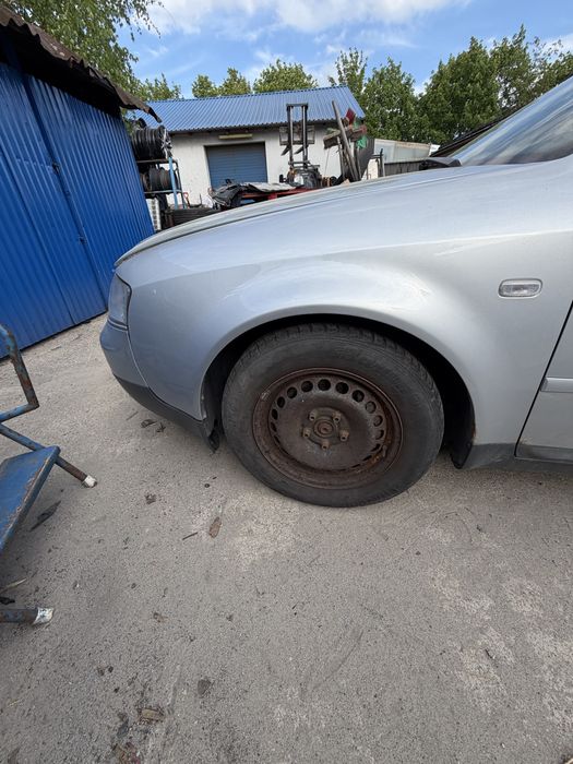 Błotnik Audi A6 C5 Lewy przód LY7M A6C5