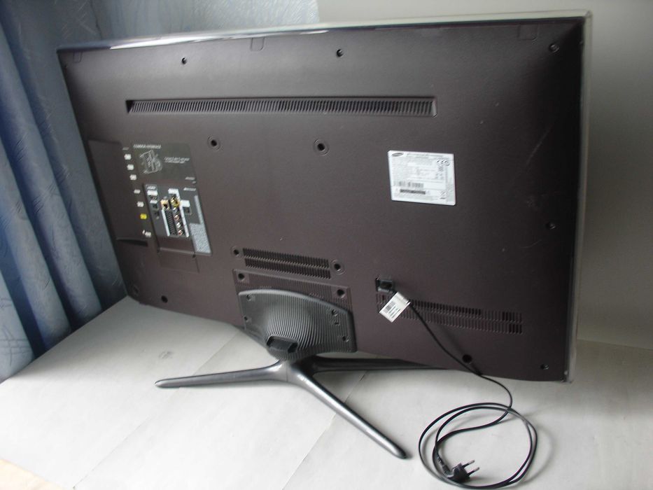 LED-телевізор  SAMSUNG  mod: UE40F6330AK. Full HD.  SmartTV.