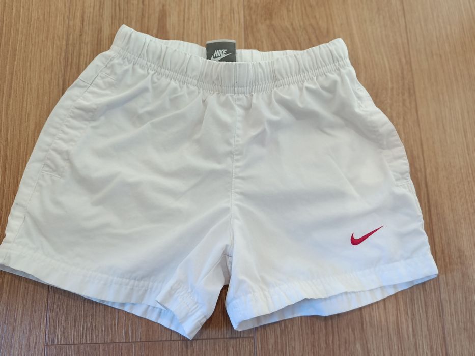 Spodenki białe dziewczyna  Nike oryginalne rozmiar 128 134