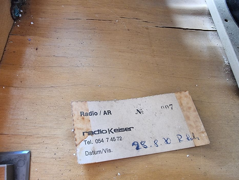 Rádio gira-discos antigo