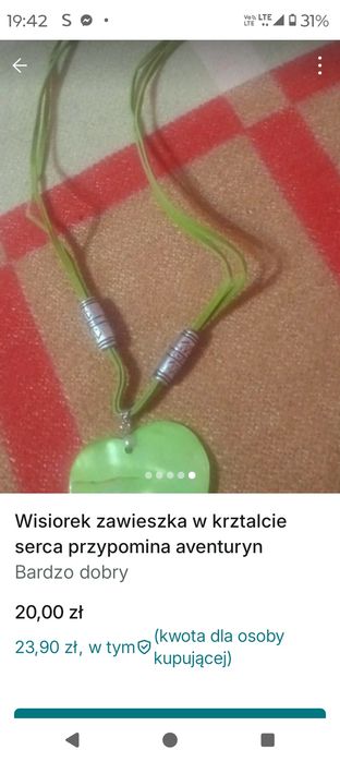 Zielony naszyjnik na szyję