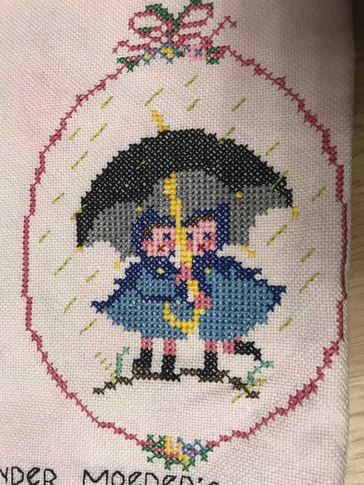 Комплект подушки детские  диванные  c вышивкой и котик