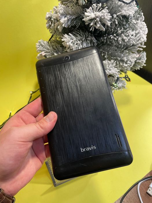 Планшет Bravis nb74 в хорошому стані