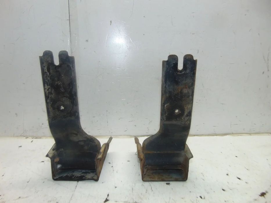 Mitsubishi L300 suportes fixação para-choques