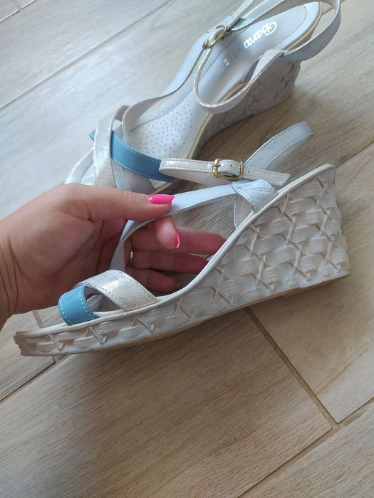 Buty na koturnie 41