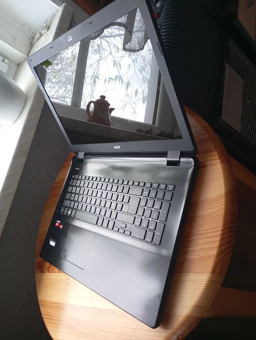 sprzedam acer e5-721serie procesore 4rdzen. amd a4-apu 6210apu with amd radeon r3graphics