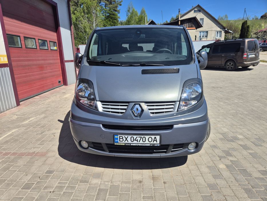 Продам RENAULT Trafic 2013.2.0 Пас.