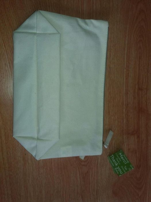 Kosmetyczka damska firmy yves Rocher