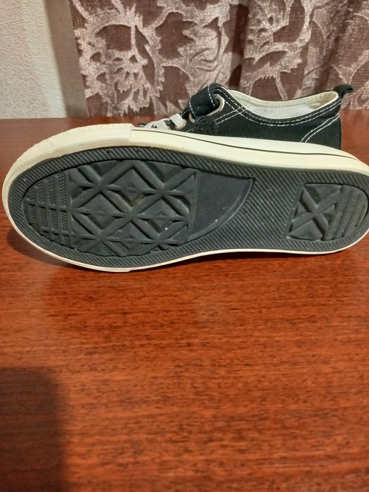 Кеди чорно-білі 33р