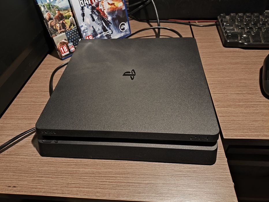 Ps4 slim 1 TB + gry + pad + hdmi