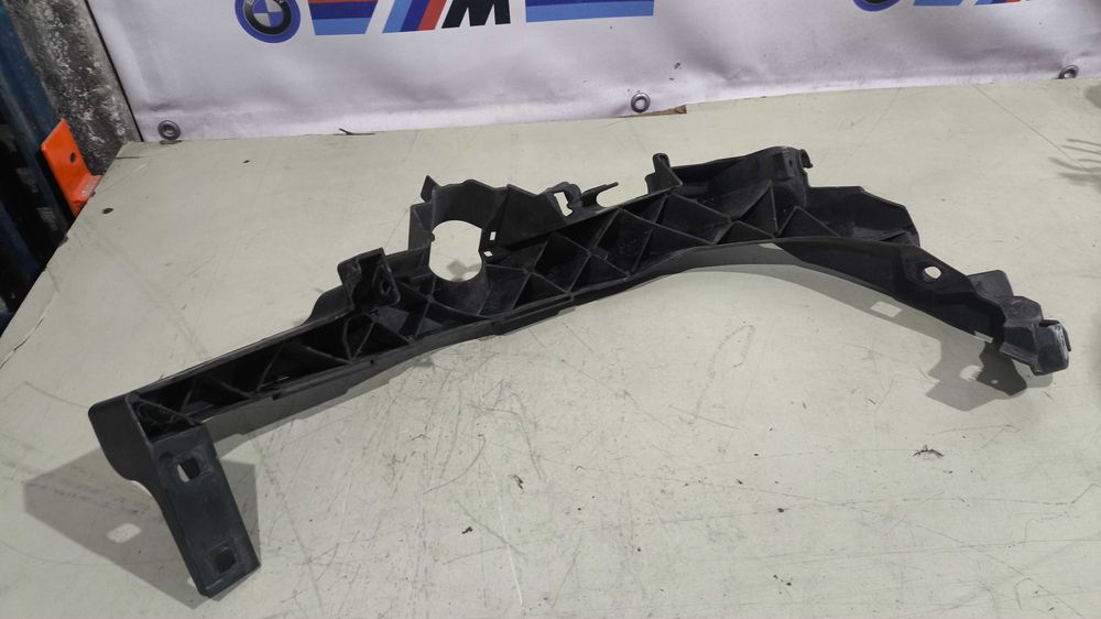 Guia Farol BMW Serie 3 (E90/E91) Esquerdo LCI  7138.401