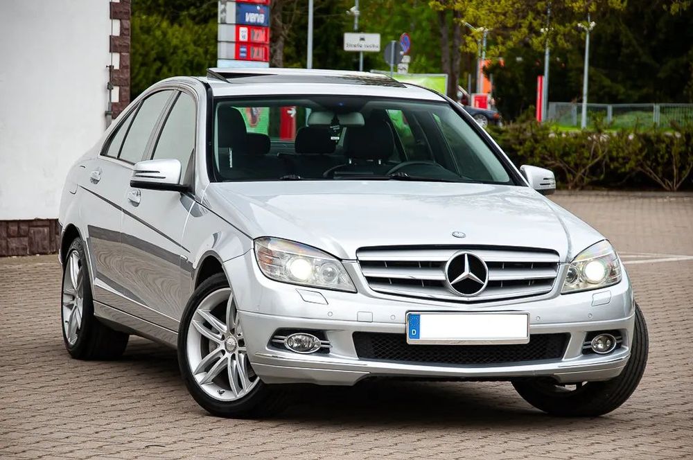 Mercedes-Benz Klasa C Avantgarde 1.8 Benzyna 156ps Navi Xenon Półskóry Szyberdach Serwis De