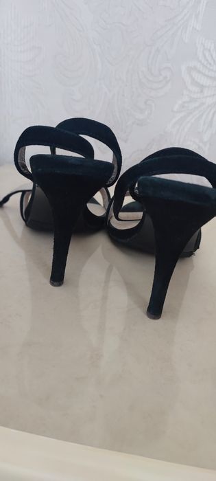 Босоніжки з камінчіками