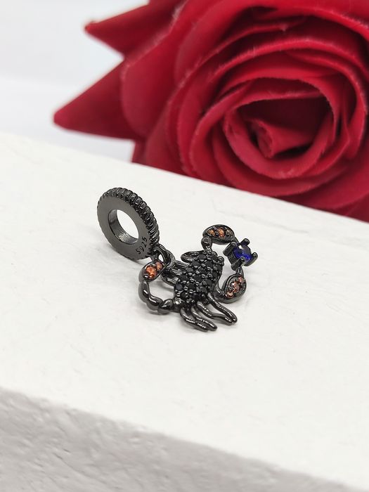 Charm's skorpion S925 zawieszka kryształy