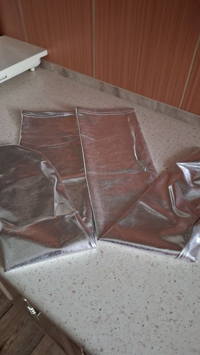 Pończochy damskie błyszczące.