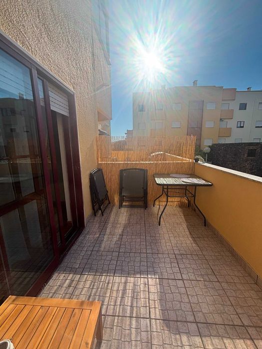 Arrendo  Apartamento T2 com Terraço e Garagem - Casal do Chapim - Odivelas