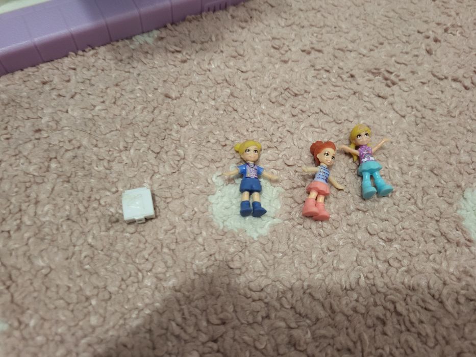 Polly Pocket  shopping