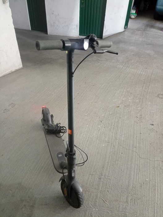 Trotinete Xiaomi Mi Electric Scooter Essential – Como Nova