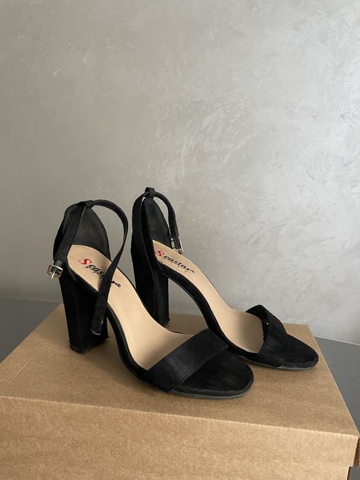 Туфлі з екозамші